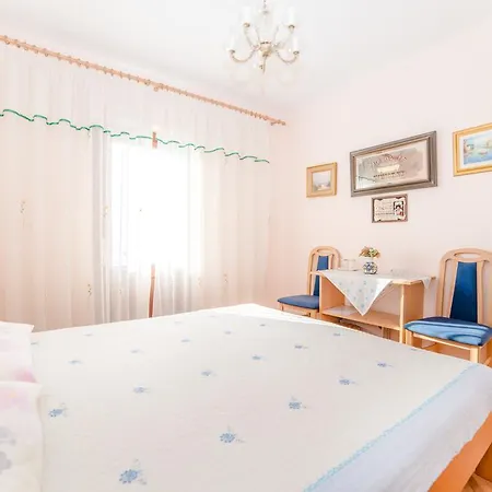 Grozaj 1006 Guest house